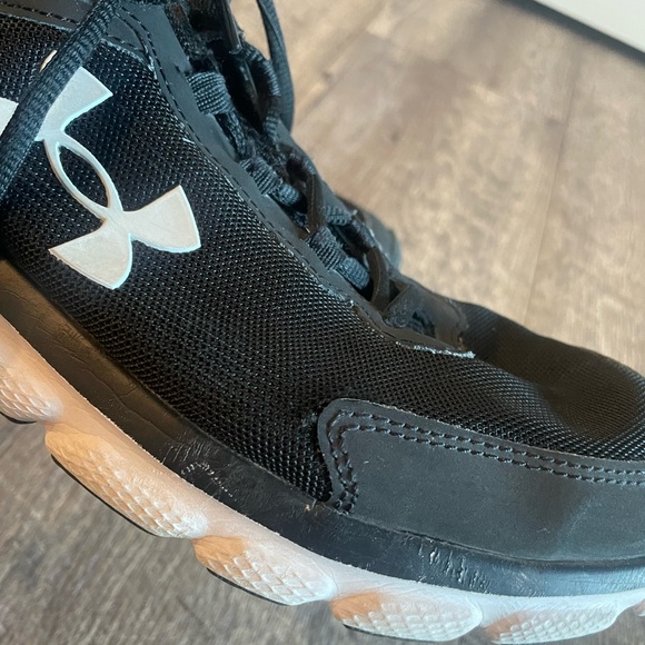 Men’s Under Armour Black Shoes Size 11 - Picture 2 of 4